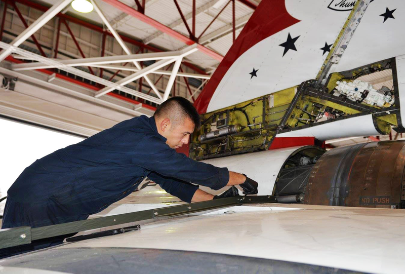 Illustration for article titled Thunderbirds Are Go! Check Out These Sweet Shots Of The Team Readying For The '16 Season